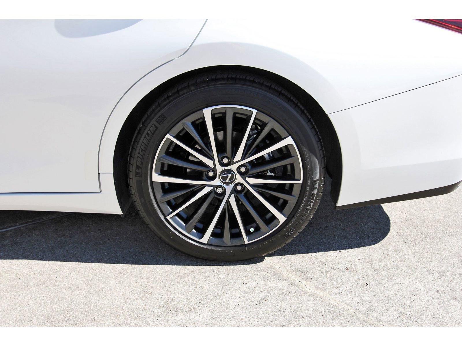 Used 2024 Lexus ES 350 w/ Premium Package image 29