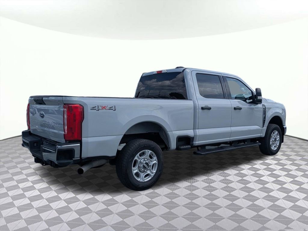 Used 2025 Ford F250 XLT AWD/4WD image 3