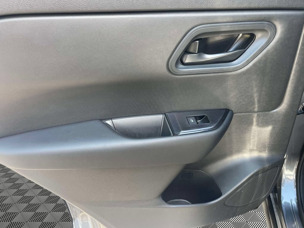 Used 2026 Nissan Rogue S FWD image 13