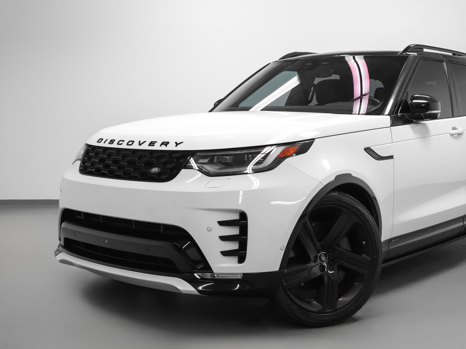 Used 2022 Land Rover Discovery S R-Dynamic AWD/4WD image 7