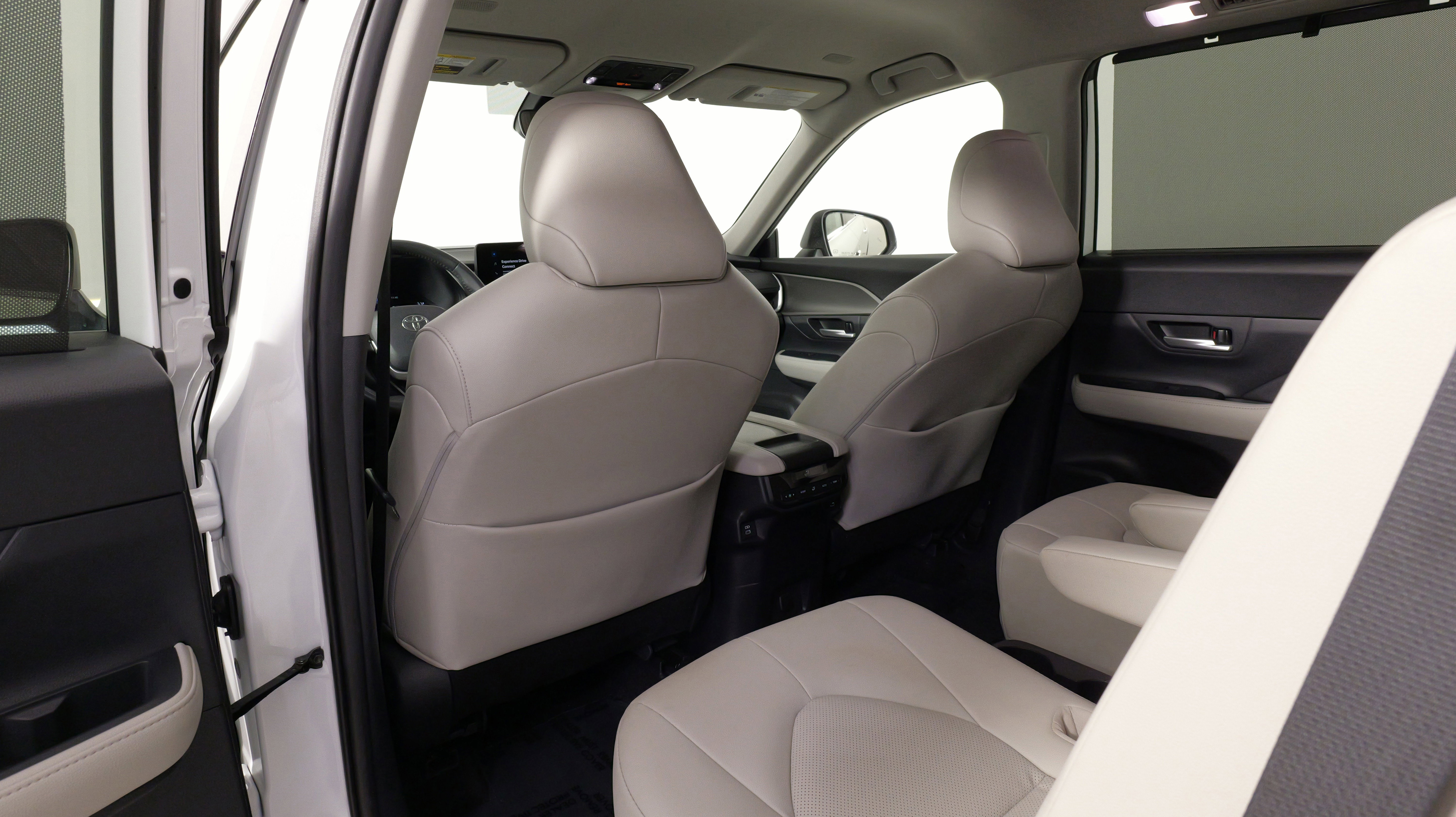 Used 2024 Toyota Grand Highlander XLE image 31