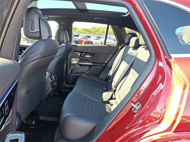 Used 2025 Mercedes-Benz GLC 300 4MATIC image 11