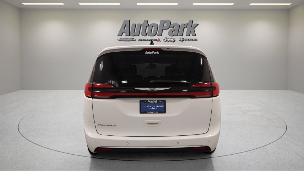 Certified 2025 Chrysler Pacifica Select FWD image 10