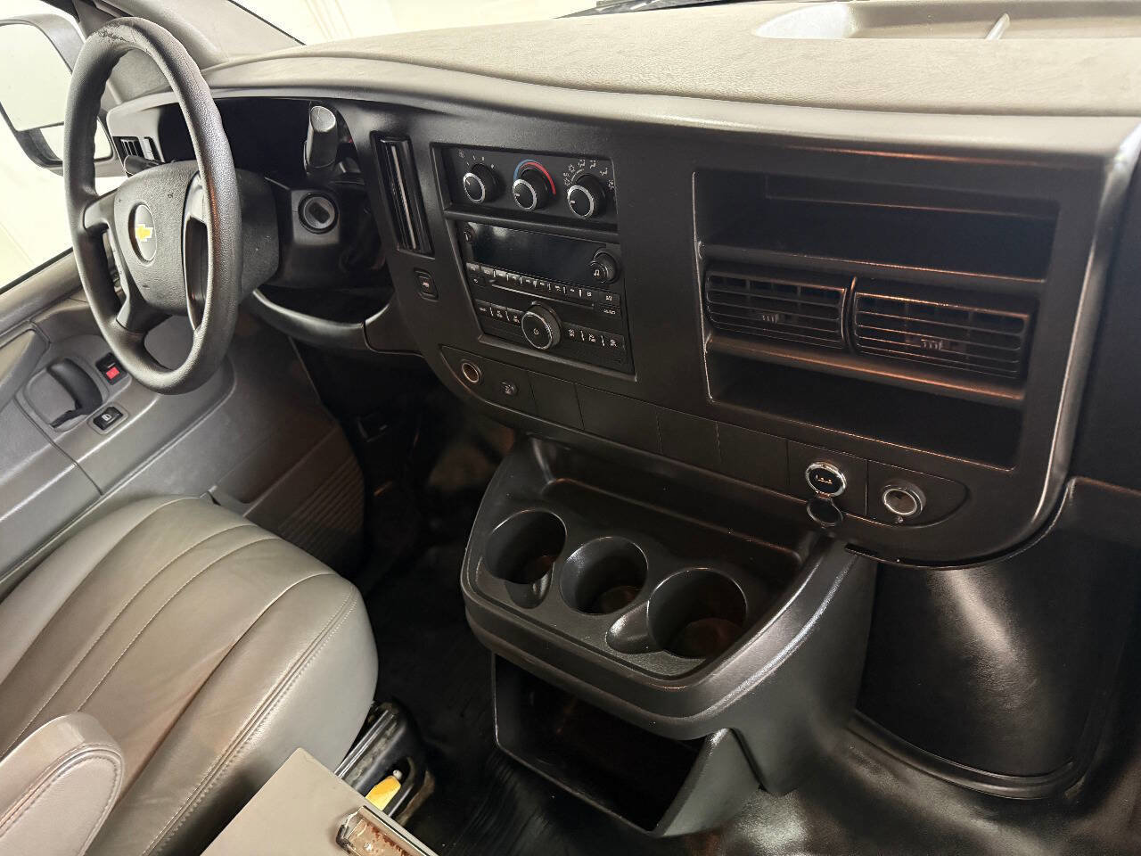 Used 2014 Chevrolet Express 3500 Extended RWD image 78