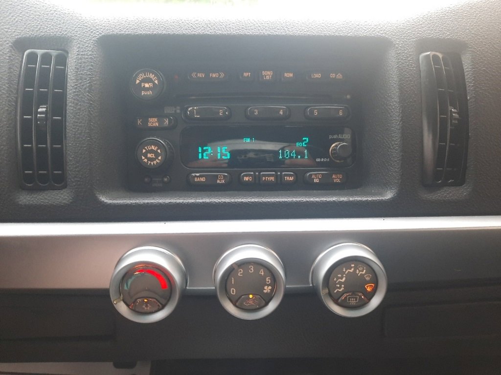 Used 2004 Chevrolet SSR w/ Preferred Equipment Group image 18