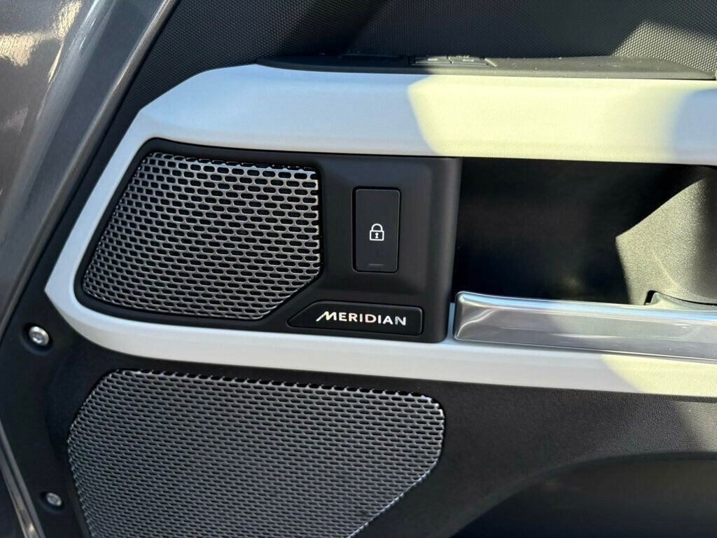 Used 2024 Land Rover Defender 110 S image 31