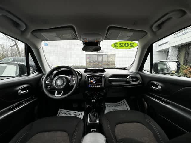 Used 2023 Jeep Renegade Latitude AWD/4WD image 15