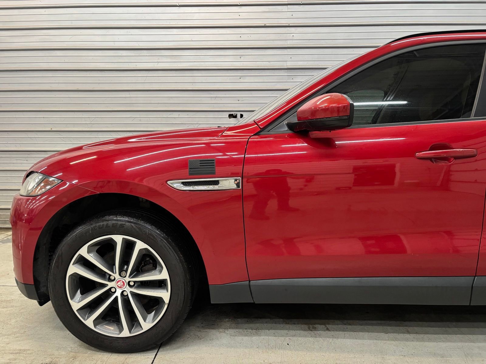 Used 2018 Jaguar F-PACE Premium image 4