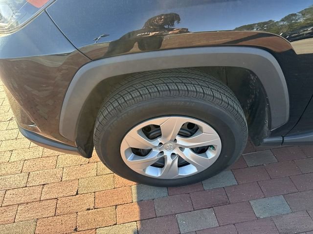 Used 2021 Toyota RAV4 LE image 2