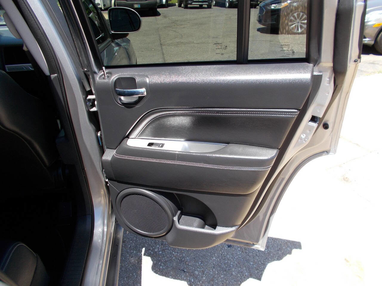 Used 2015 Jeep Compass High Altitude AWD/4WD image 19