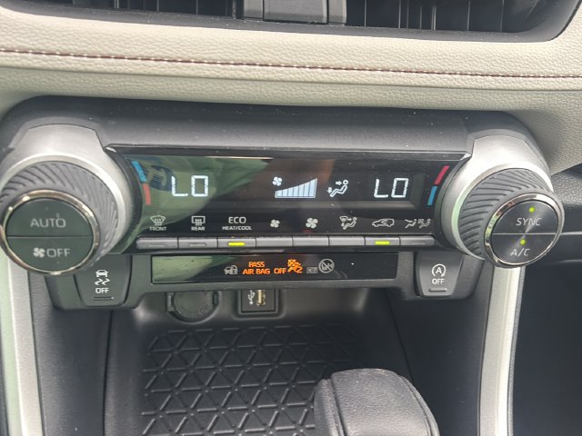 Used 2024 Toyota RAV4 XLE FWD image 26