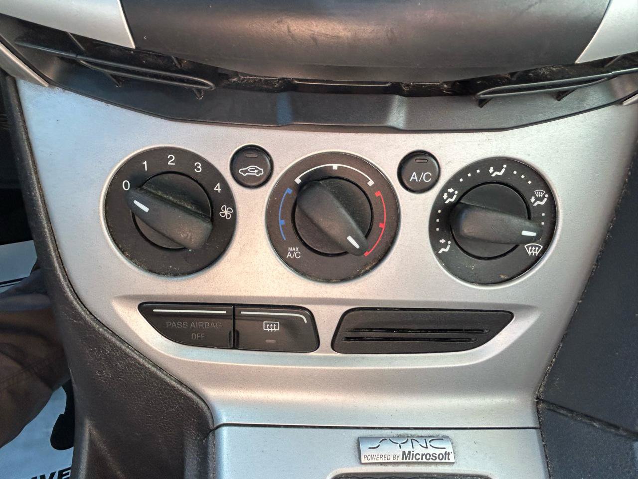 Used 2014 Ford Focus SE FWD image 24
