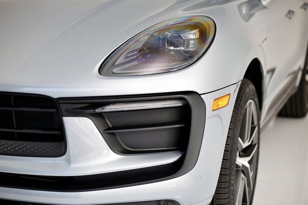 Certified 2025 Porsche Macan image 11