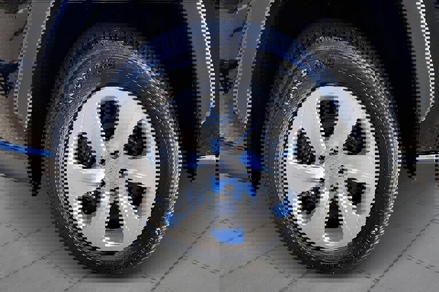 Used 2023 Toyota RAV4 LE image 10