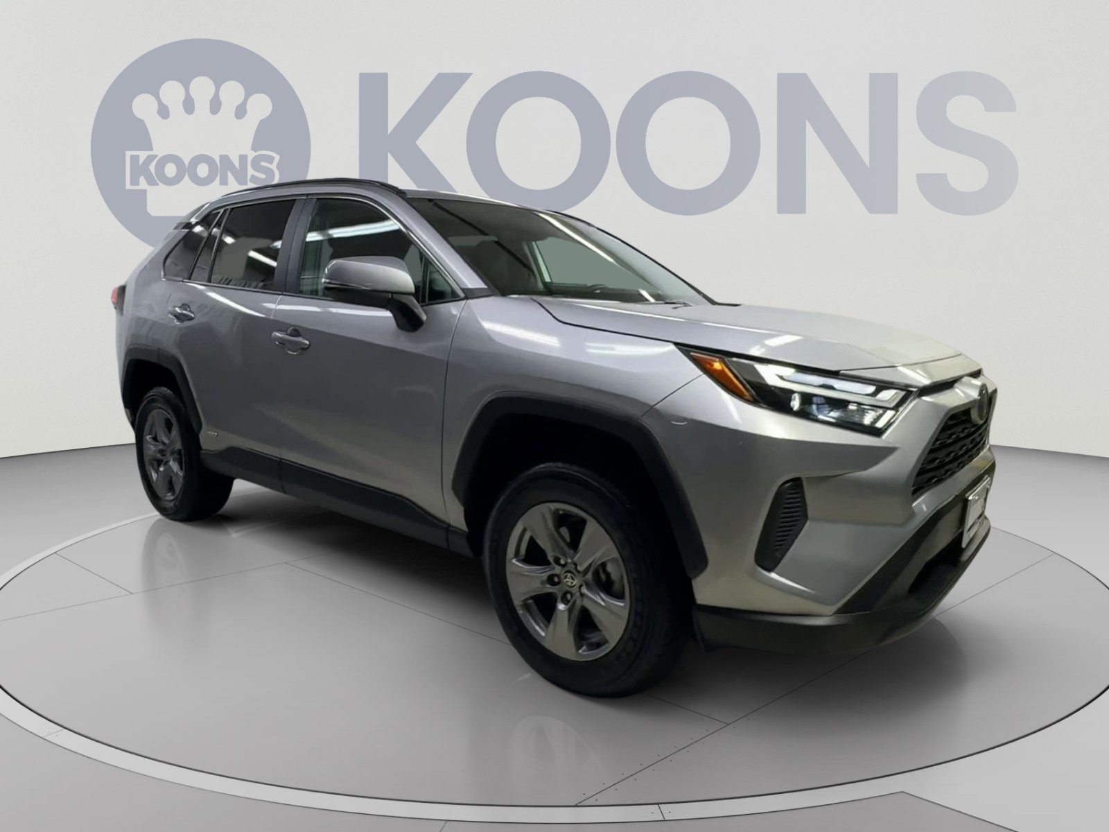 Used 2024 Toyota RAV4 XLE AWD/4WD image 2