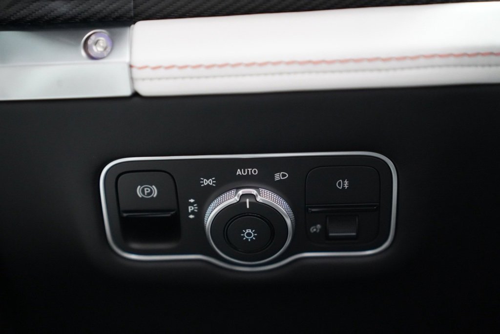 New 2026 Aston Martin Vanquish Convertible image 28