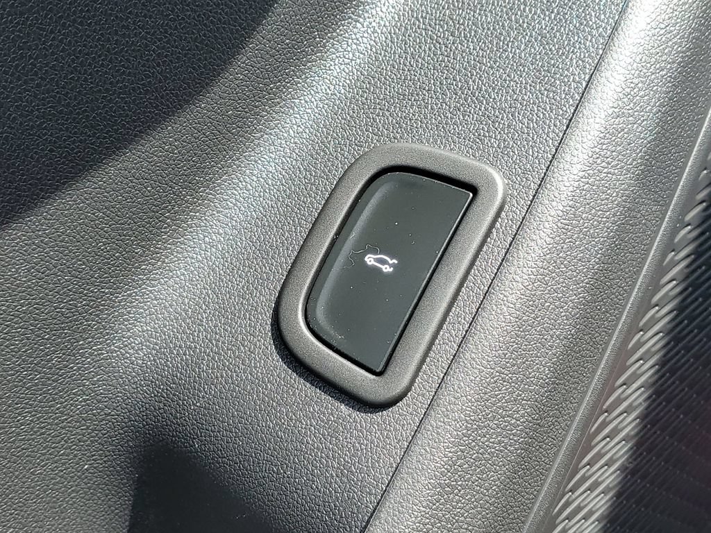 Used 2025 Chevrolet Traverse LT w/ Driver Confidence Package FWD image 24
