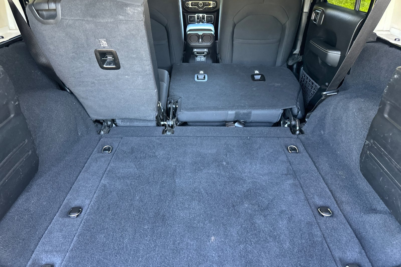 Used 2020 Jeep Wrangler Unlimited Sahara AWD/4WD image 12