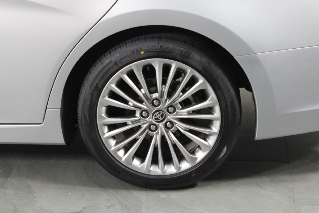 Used 2022 Toyota Avalon Limited w/ Advanced Safety Package FWD image 15