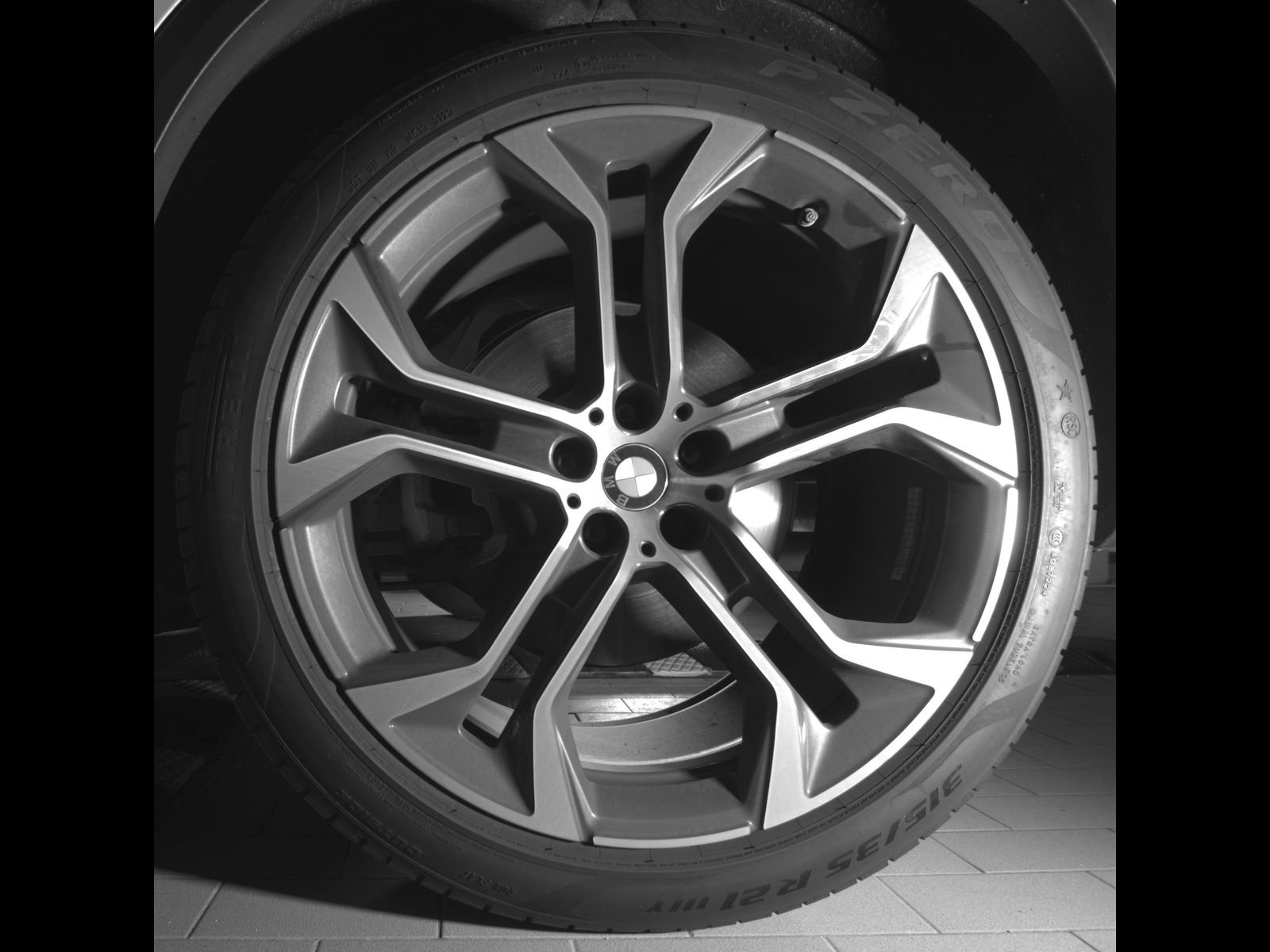 Used 2024 BMW X5 sDrive40i w/ Premium Package RWD image 13