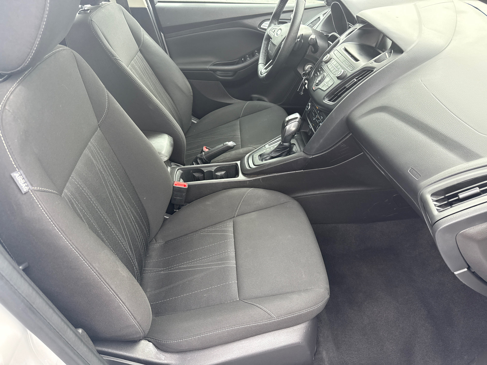 Used 2016 Ford Focus SE w/ SE Sport Package FWD image 13