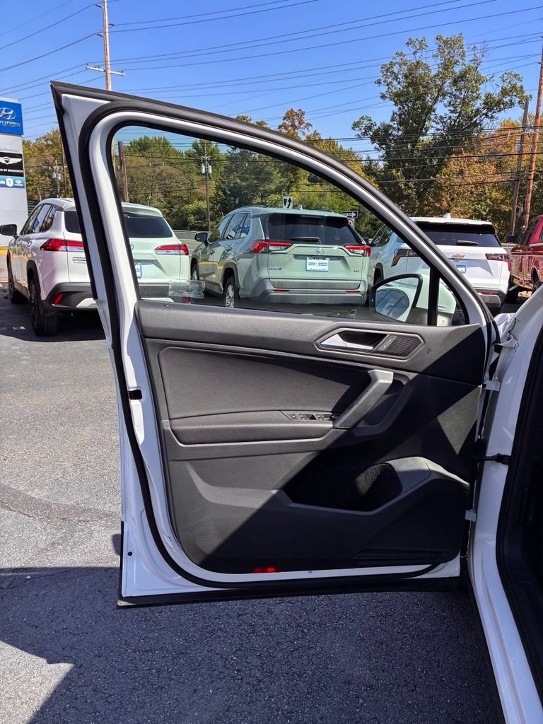 Used 2019 Volkswagen Tiguan SE AWD/4WD image 29