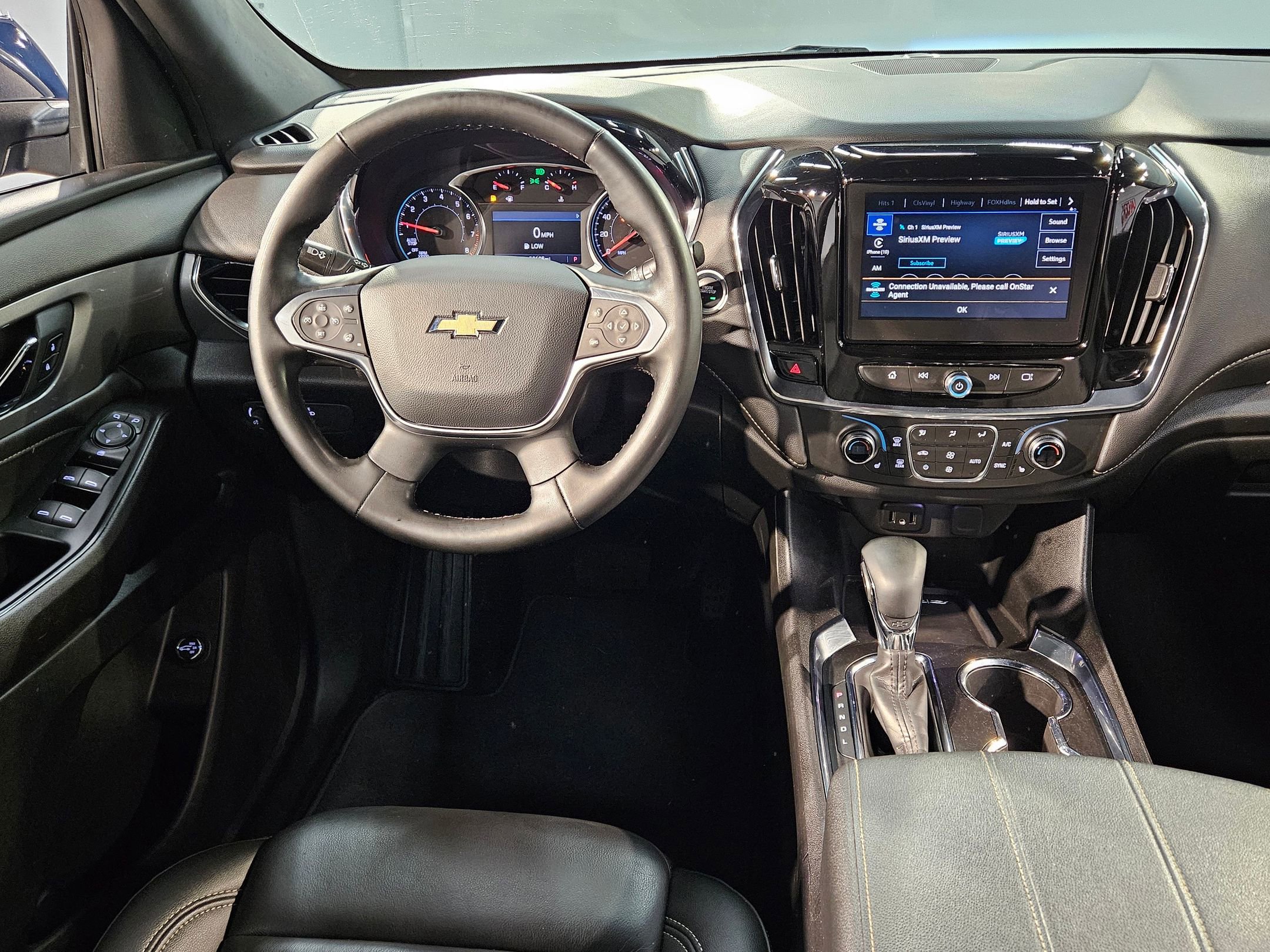 Used 2023 Chevrolet Traverse LT w/ Rear Camera Mirror Package FWD image 9