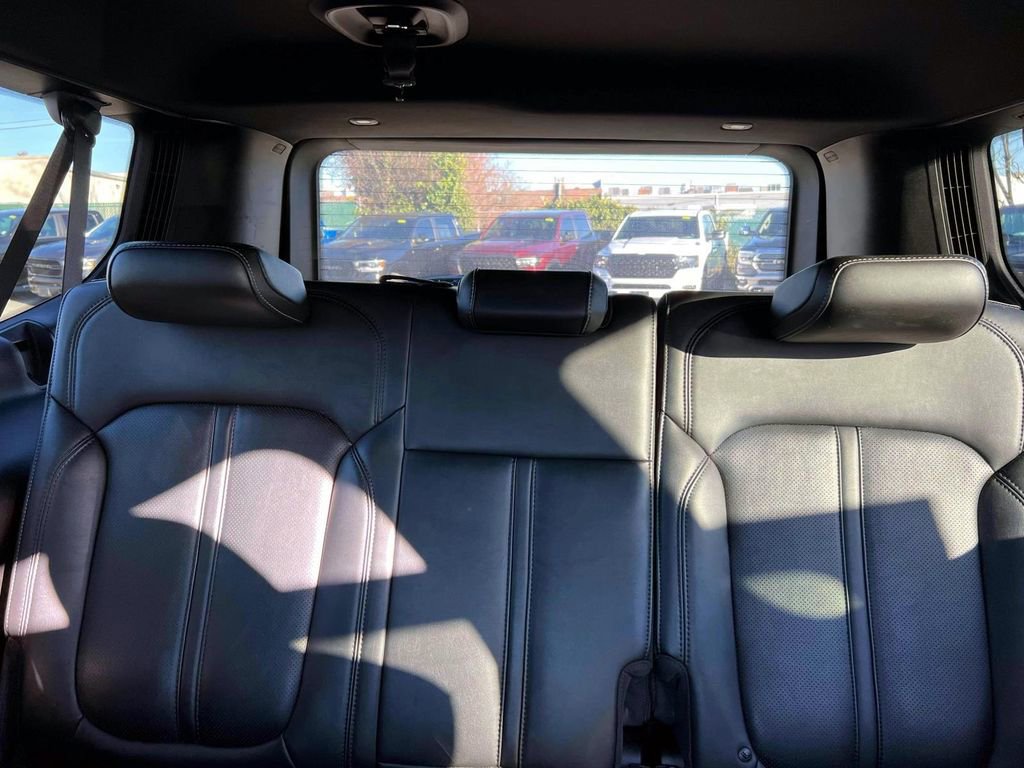 Used 2024 Jeep Wagoneer L Series II w/ Premium Group I image 12