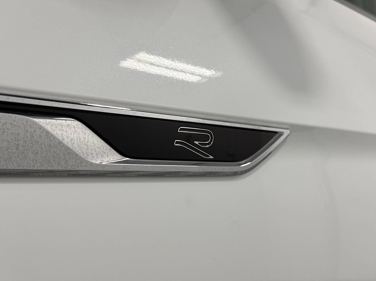 Used 2022 Volkswagen Atlas SEL R-Line AWD/4WD image 9