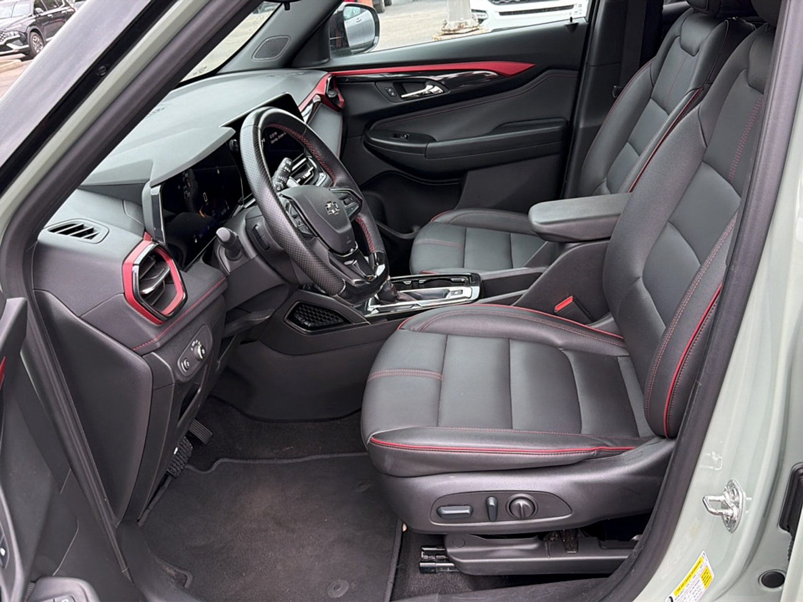Used 2024 Chevrolet TrailBlazer RS FWD image 12