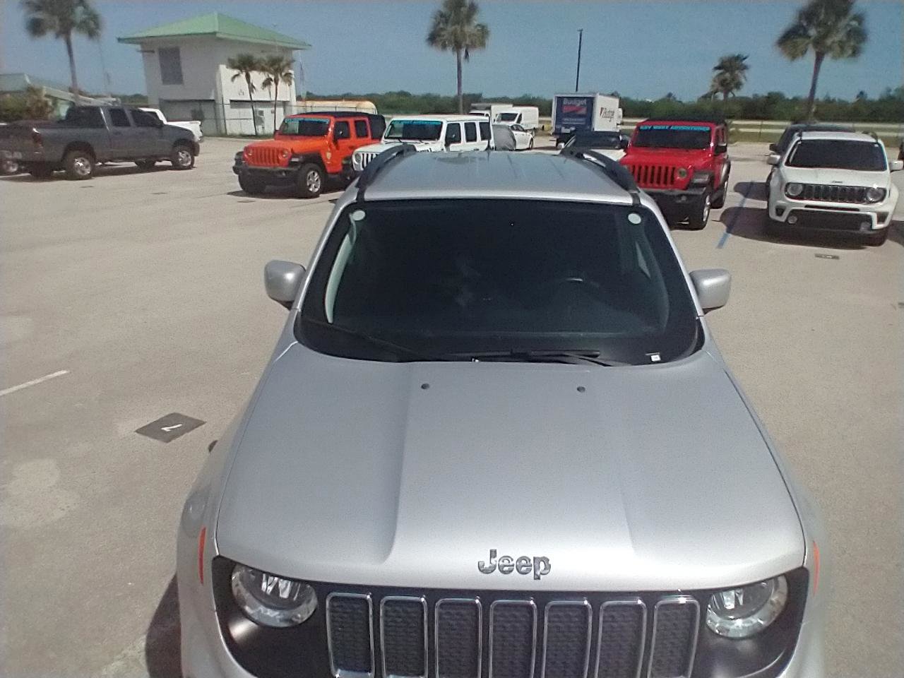 Used 2020 Jeep Renegade Latitude w/ Cold Weather Group FWD image 7