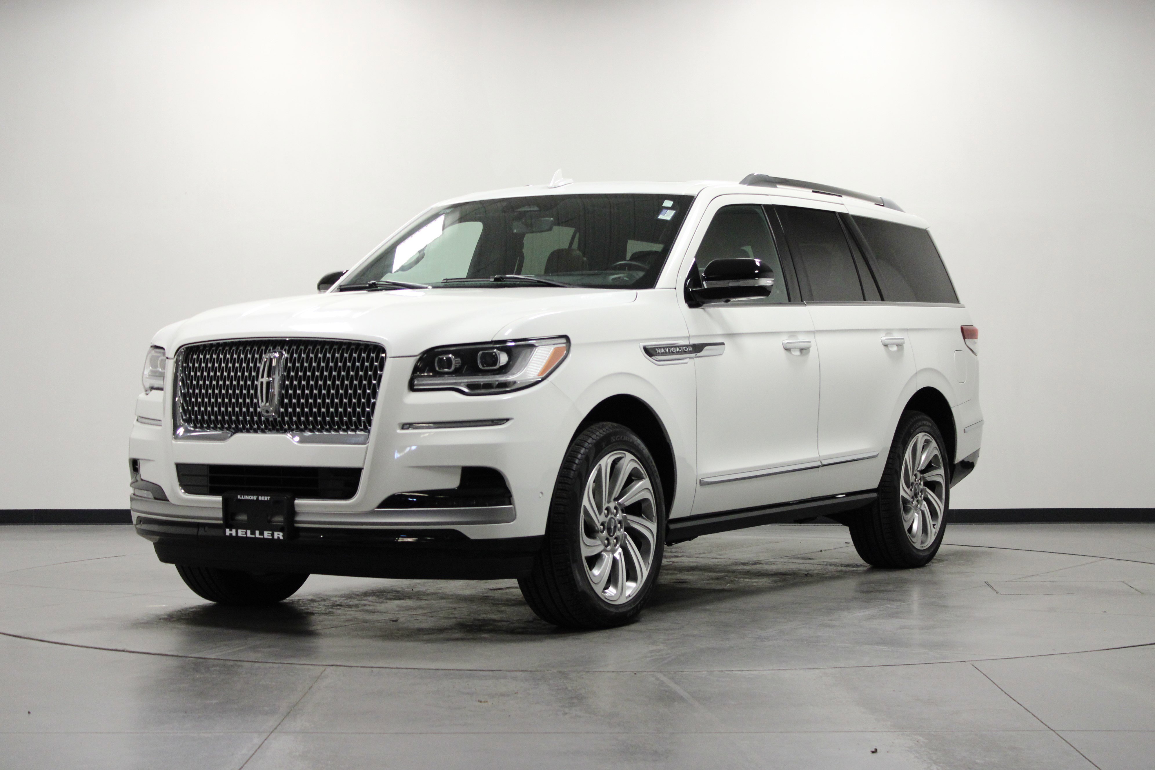 Used 2024 Lincoln Navigator Reserve image 8