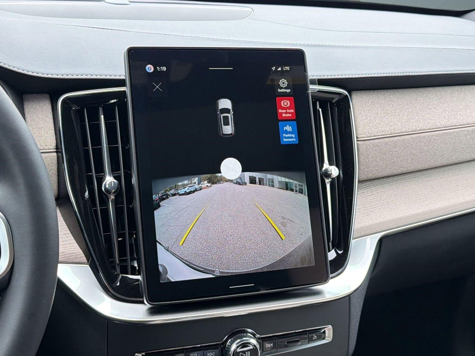 New 2026 Volvo XC90 B5 Core w/ Protection Package image 25