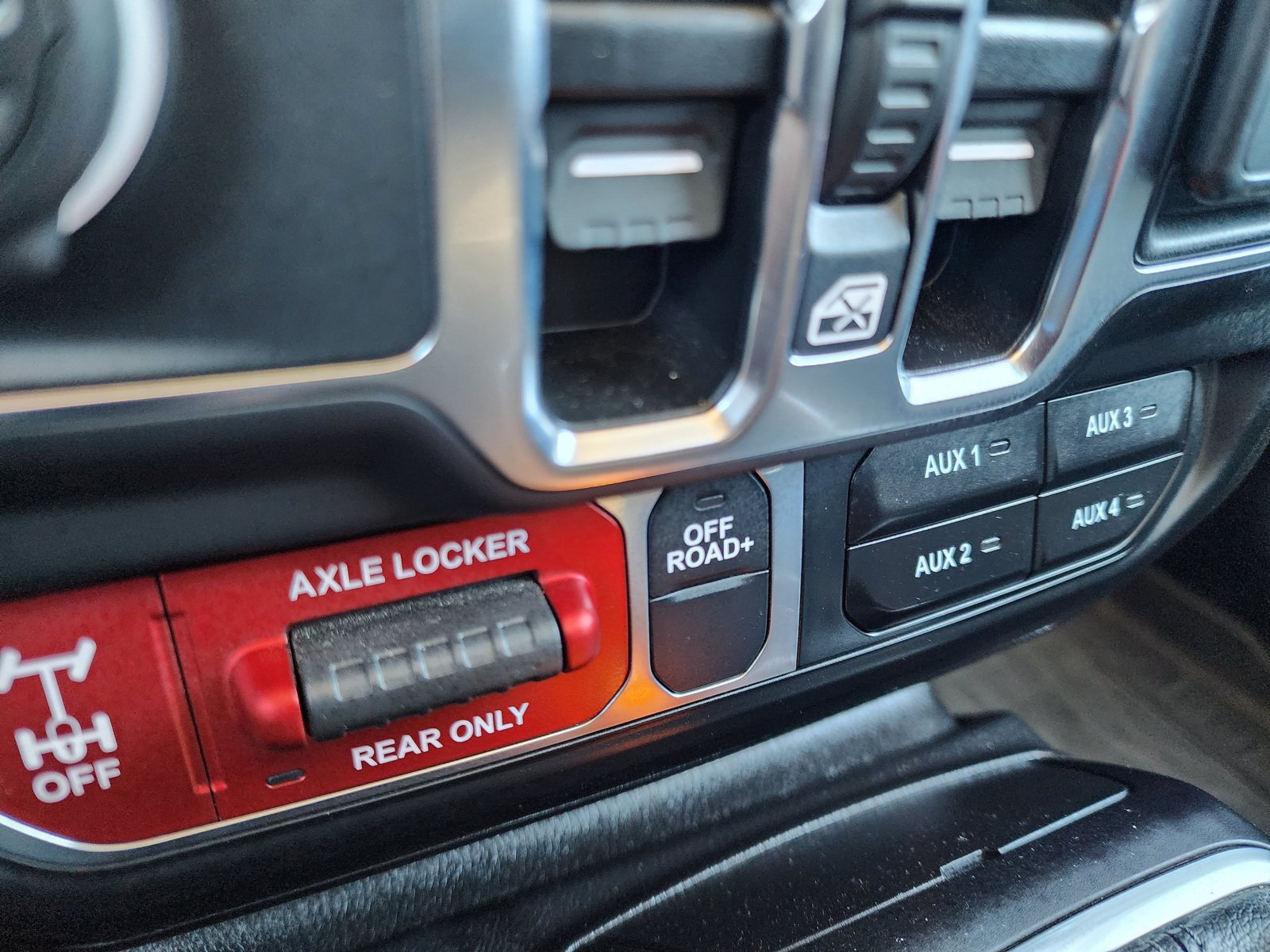 Used 2025 Jeep Gladiator Sport AWD/4WD image 25
