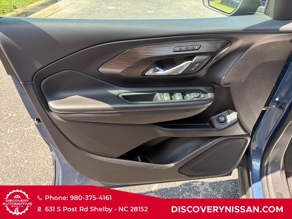 Used 2024 GMC Terrain SLT AWD/4WD image 8