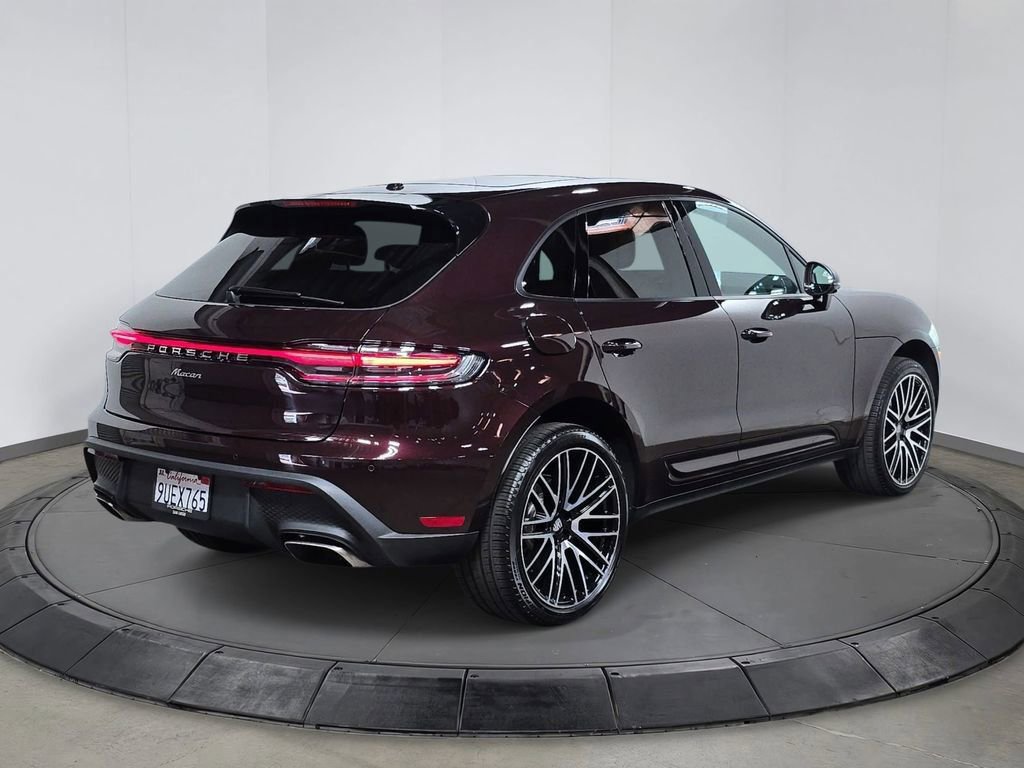 Certified 2025 Porsche Macan AWD/4WD image 7