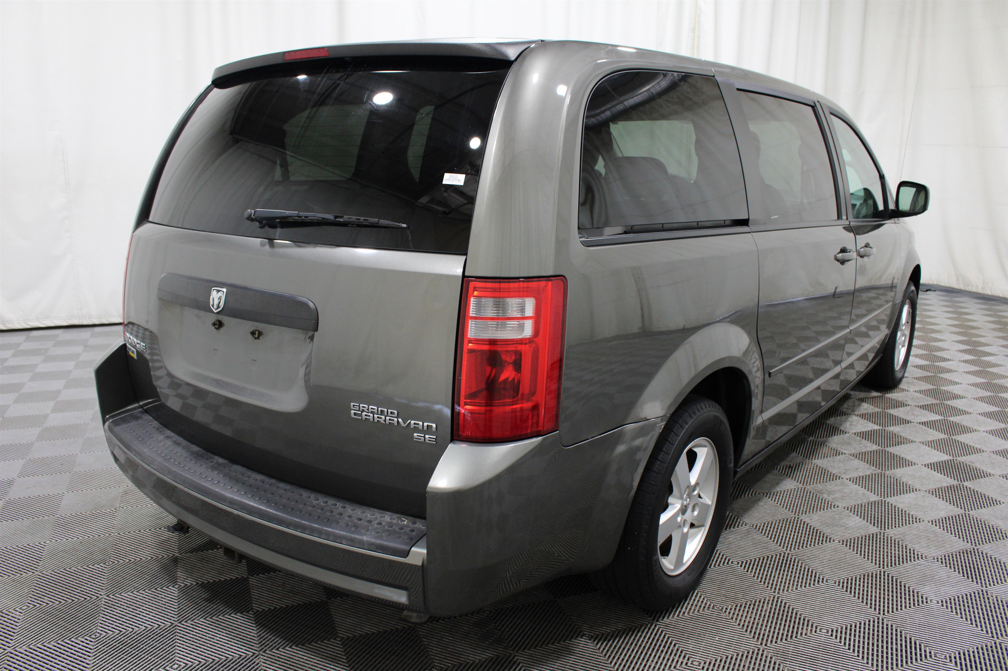 Used 2010 Dodge Grand Caravan SE FWD image 22