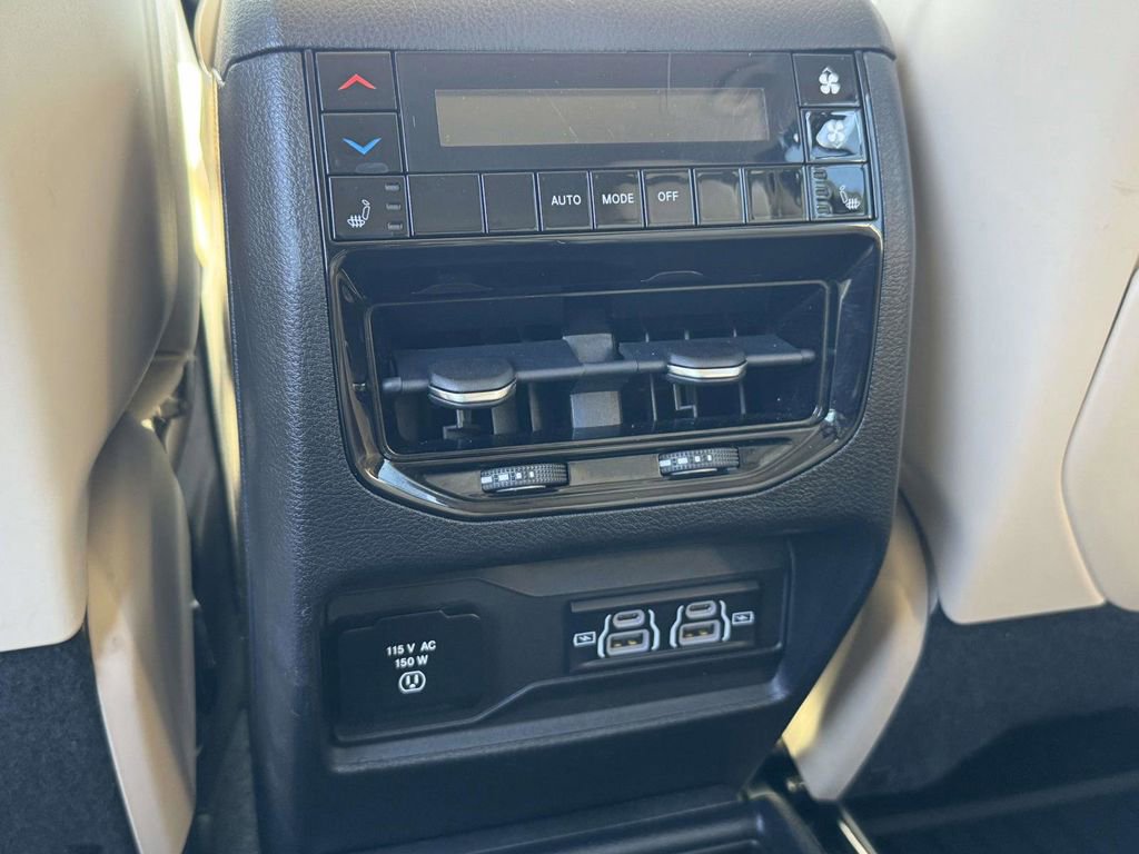 Used 2022 Jeep Grand Cherokee L Limited AWD/4WD image 31