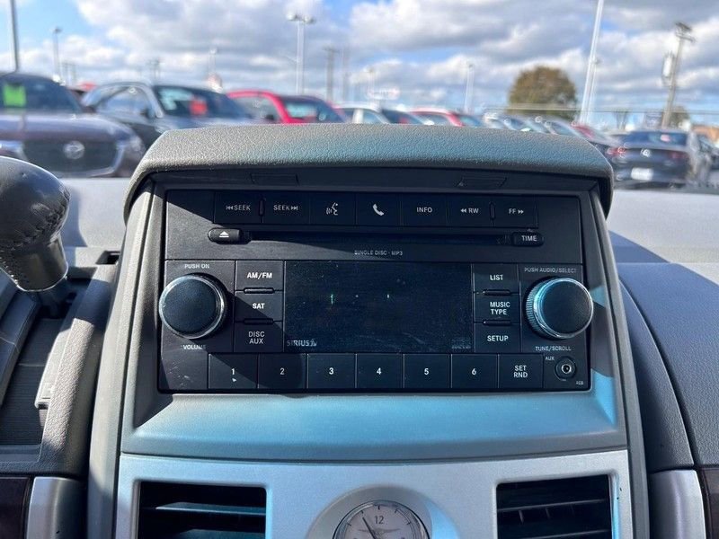 Used 2010 Chrysler Town & Country Touring image 13