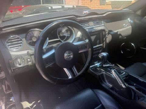 Used 2012 Ford Mustang GT Premium w/ Electronics Pkg RWD image 2