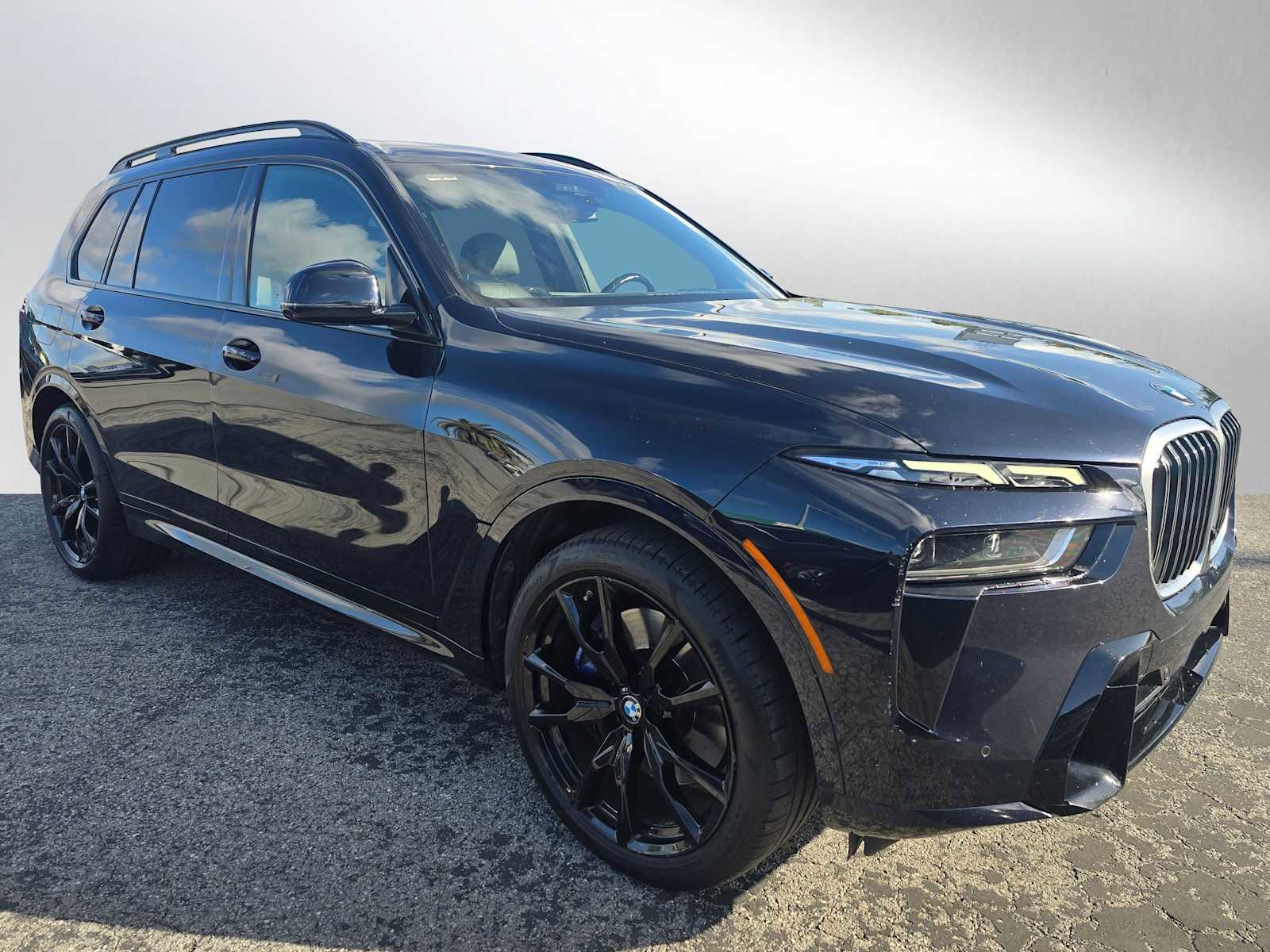 Used 2023 BMW X7 xDrive40i w/ M Sport Package image 7