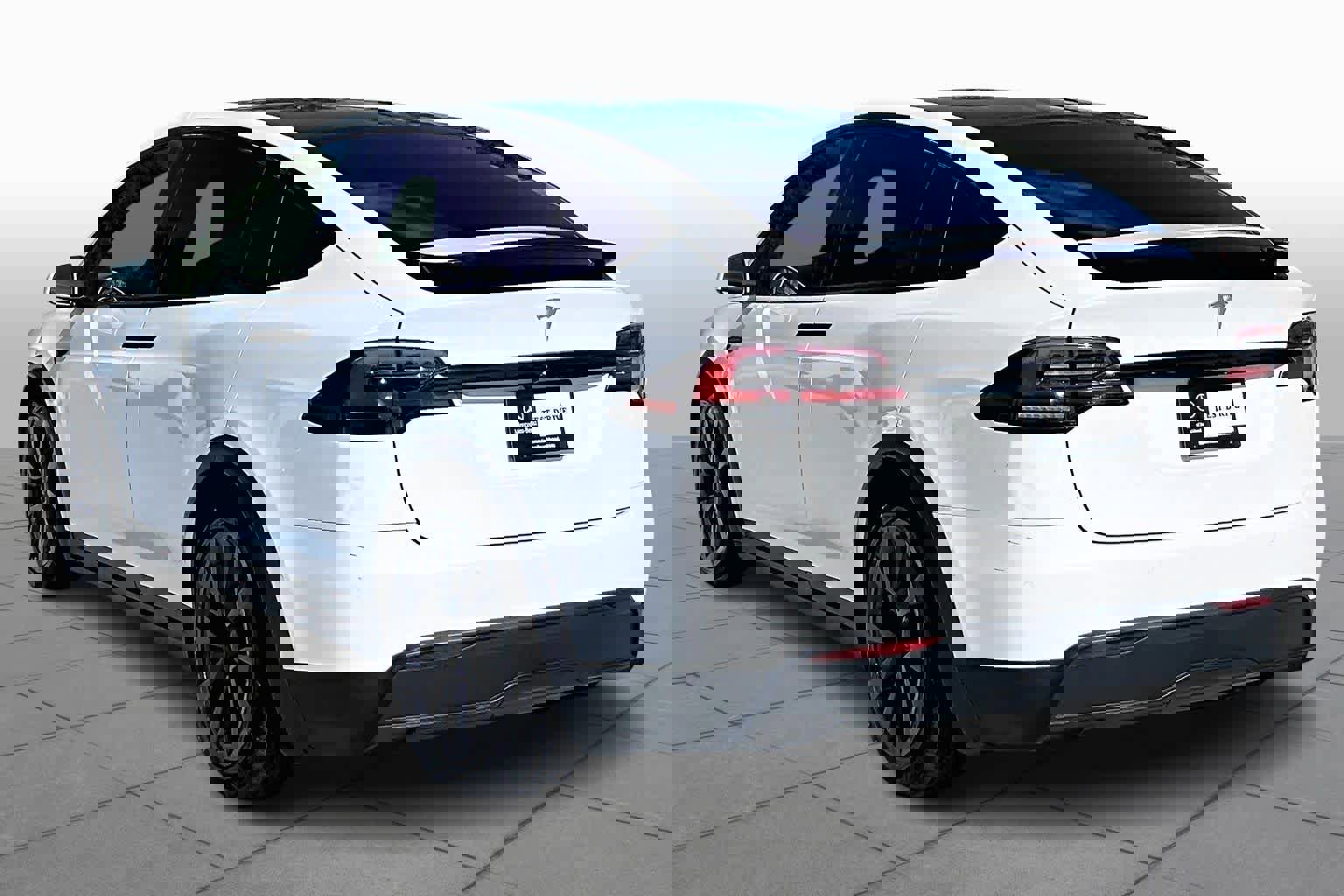 Used 2022 Tesla Model X image 9