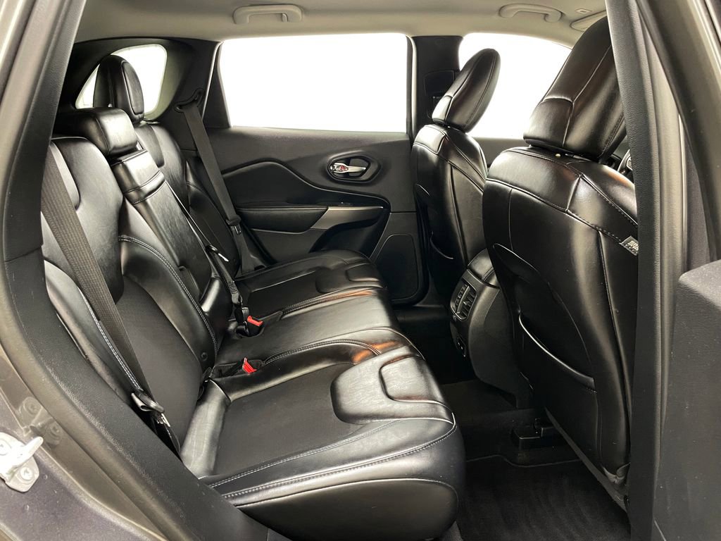 Used 2019 Jeep Cherokee Latitude Plus AWD/4WD image 40