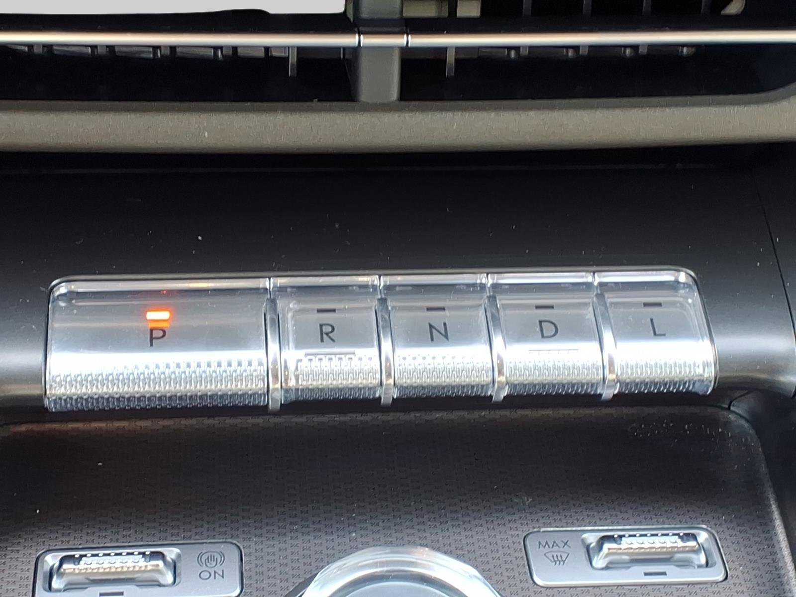 Used 2025 Lincoln Nautilus Premier image 12