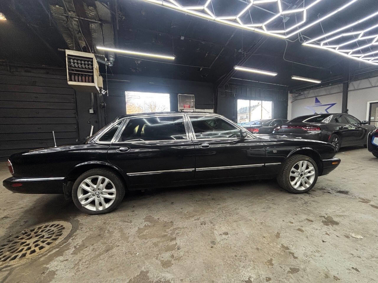 Used 2003 Jaguar XJ8 L image 6