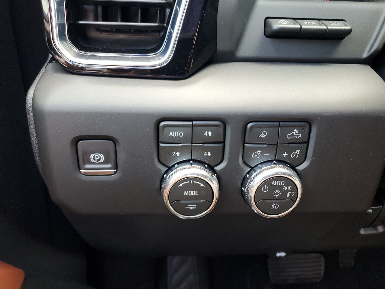 New 2026 GMC Sierra 3500 Denali Ultimate AWD/4WD image 31