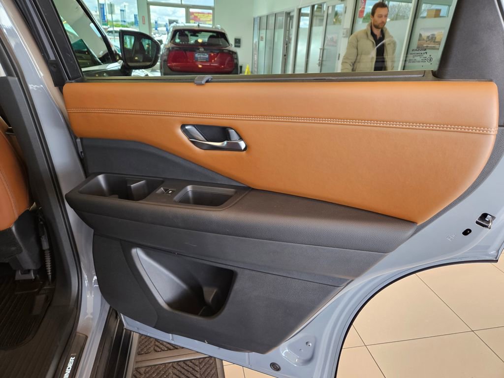 Used 2023 Nissan Pathfinder Platinum w/ Lighting Package (N93) image 29