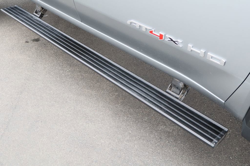 Used 2024 GMC Sierra 2500 AT4X image 10