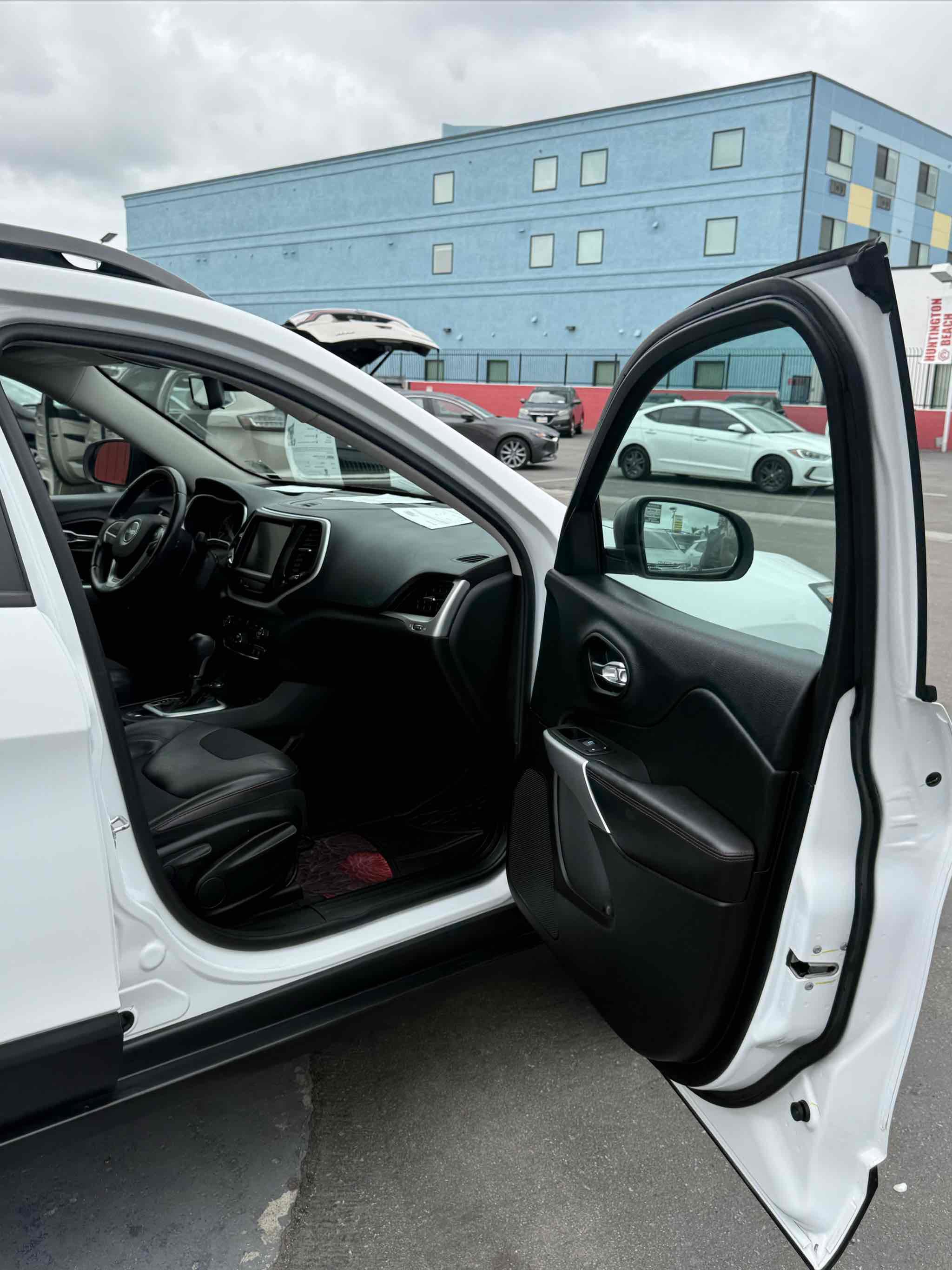 Used 2018 Jeep Cherokee Trailhawk image 41