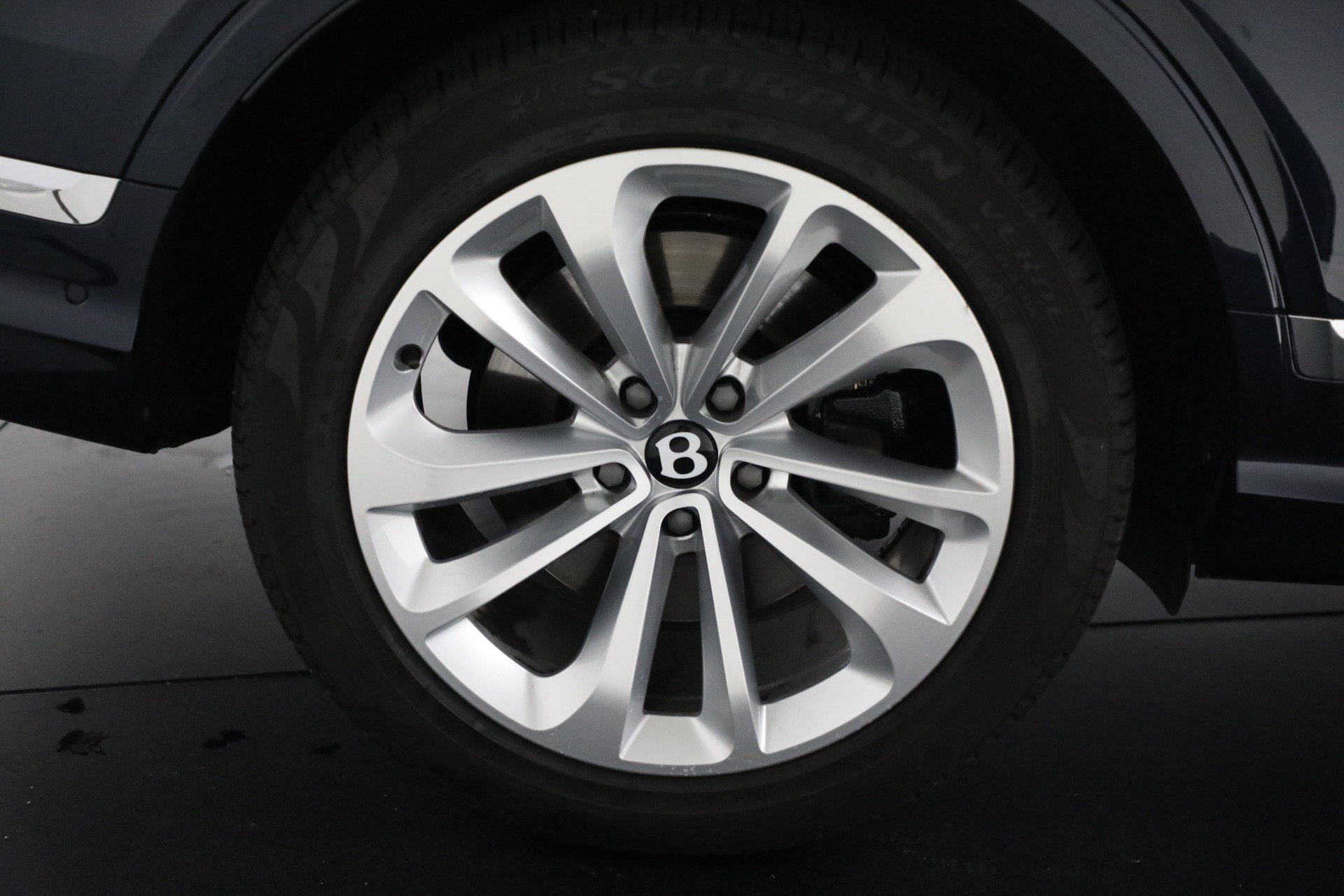 Certified 2024 Bentley Bentayga Extended Wheelbase AWD/4WD image 14